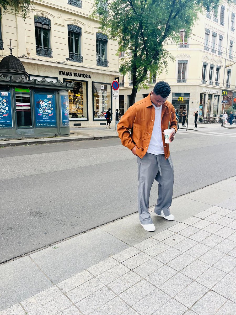 Parfois, il faut laisser tomber le jugement des Hommes qui vous fait mal, même si cela vous fait mal de le faire. PARCE QUE SEUL DIEU EST LE VRAI JUGE ET LA VIE, LE VRAI ENSEIGNANT.
youtu.be/29bpGKaHwIY
Plus de 300.000 vues, Le GvNg ♠️
É ma nyɔ nu mɛɖe ă, ni dozo xu ɔ 
#TGang