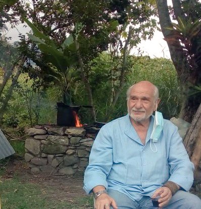 ArgeliaLayaPCV's tweet photo. El día de ayer junto a su familia, con el martillo y la hoz y La Internacional l@s militantes de la célula realizamos un homenaje al camarada Mariano Vivancos militante Comunista desde los 14 años hasta su muerte la semana pasada a los 75 años

¡Honor y gloria a Mariano Vivancos! https://t.co/0WjjznJNph