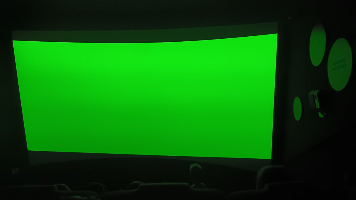 DaniBus1's tweet photo. Una vergüenza @Cines_Kinepolis en C.C.Splau. 
Estar viendo una película Del revés 2 para ser exactos... Y a 5 min del final. Pantalla verde reinicio de proyector y 15 minutos de espera para ver el final. #kinepolis #splau Día 24.07.24 sala 11 sesión de 18.45h https://t.co/S2in2x3uH0