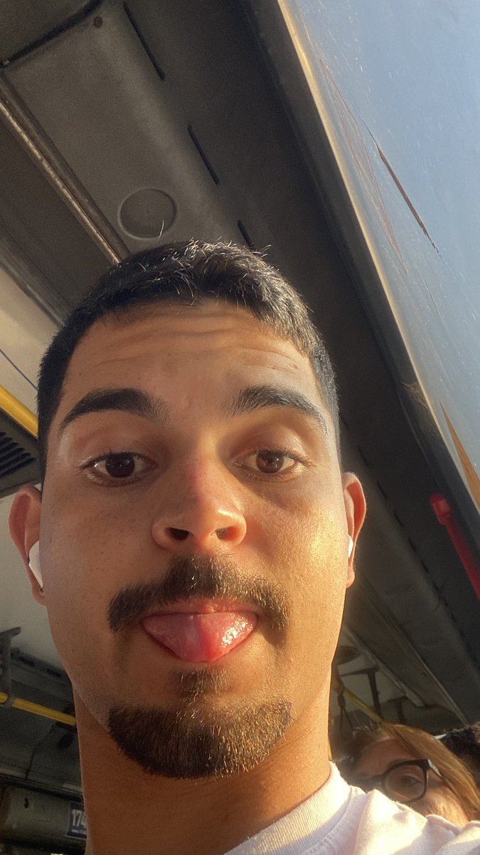 RodrigoSQ021's tweet photo. 🚌☀️ https://t.co/6MyNaPTDep