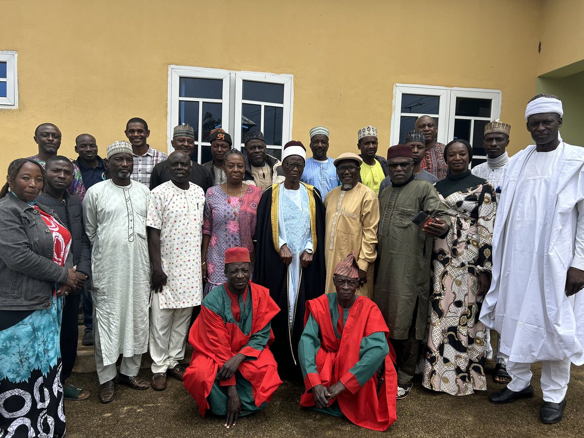 gparamallam's tweet photo. Julie Sanda, DG Plateau Peace Building Agency and myself, paid a condolence visit to Brangwe land and the family of late Yakubu Abubakar Mohammed murdered for his uncompromising stand for truth and justice in his support of peace for all Irigwe land. https://t.co/15X9Zm5pja
