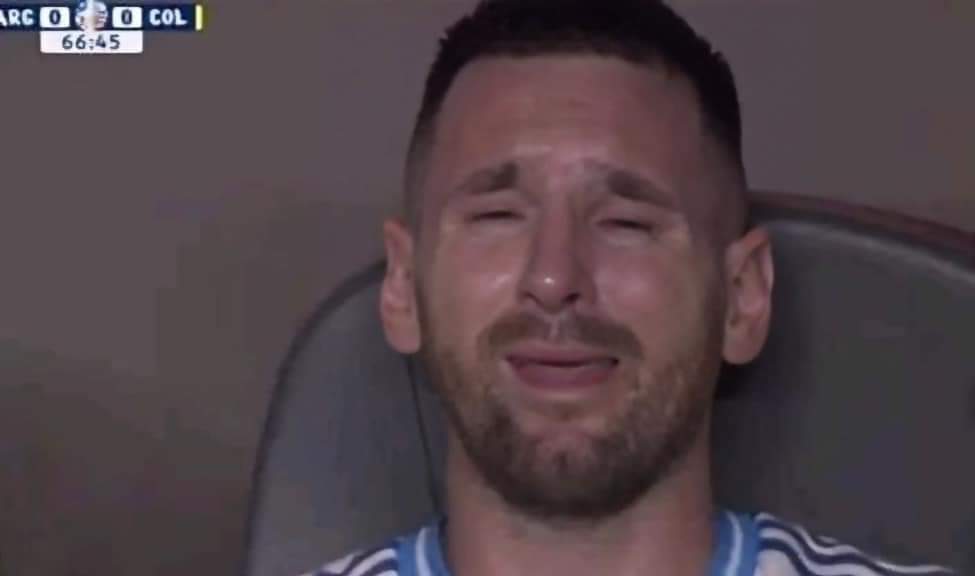 InviLion's tweet photo. This one who says (unbelievable) I swear he stole 4 ballon dor from Iniesta, Lewandowski, Sneijder and Ribery. 
#Argentina
#morocco
#messi https://t.co/zY83hLr9i4