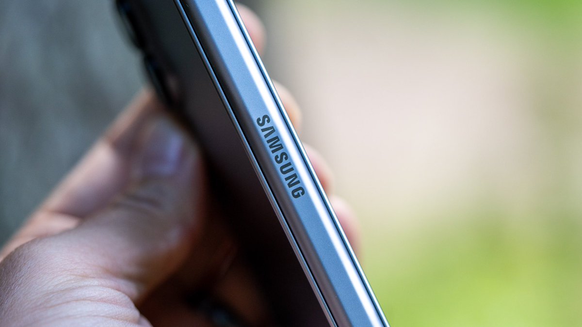 One shot was taken with my iPhone. Guess which one and why 😊 #samsunggalaxyzfold6