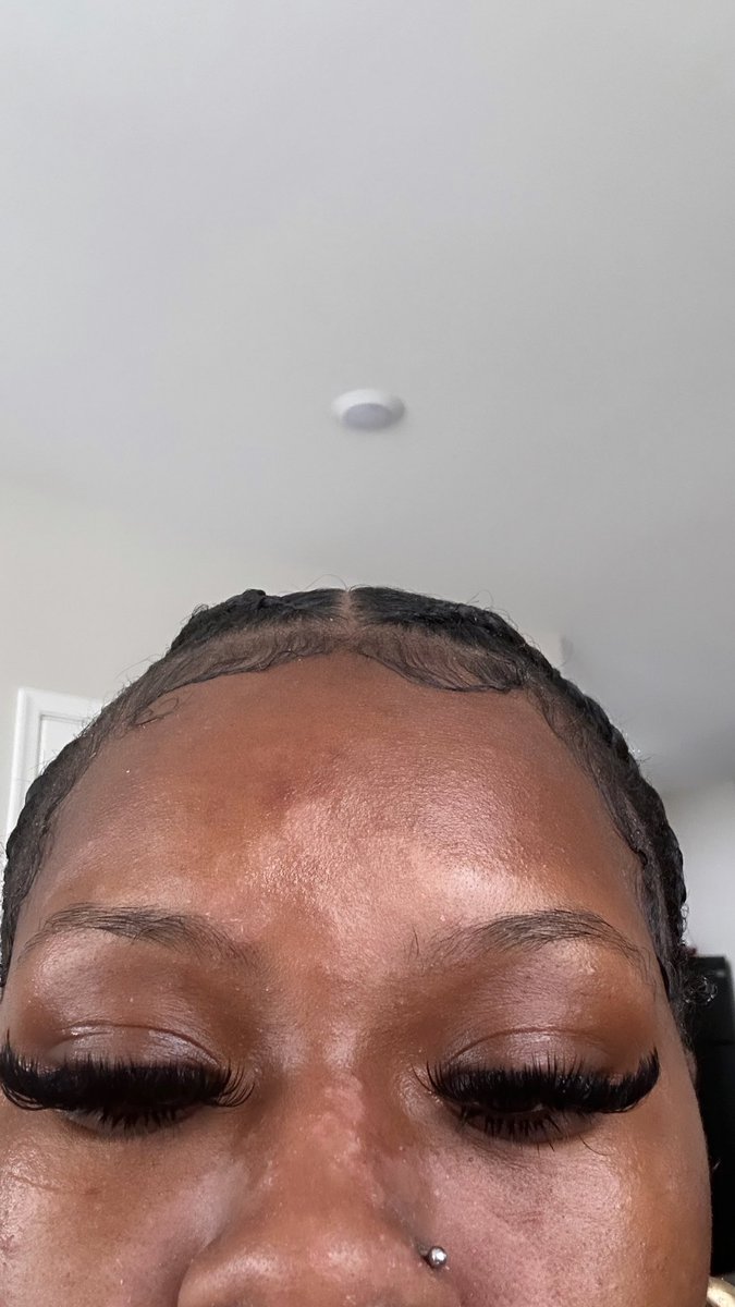 ggbabyy__'s tweet image. My lash tech really be doing her big one I just can’t😢😢🧡
