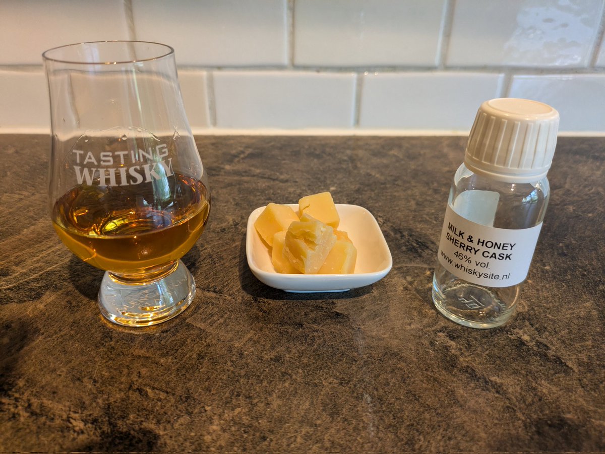 MarcosWhiskies's tweet photo. Little Whisky Tasting (5/5) : Milk &amp; Honey Distillery 

I liked the Sherry Cask the best.

#littlewhiskytasting #whiskytasting #whisky #tasting #classicsinglemalt #redwinecask #sherrycask https://t.co/4pjQjy95Tk