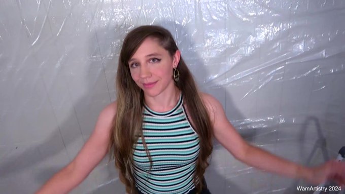 New model... everybody say "hi" to Adonia! What should happen to her? https://t.co/zoTqMYgPM3