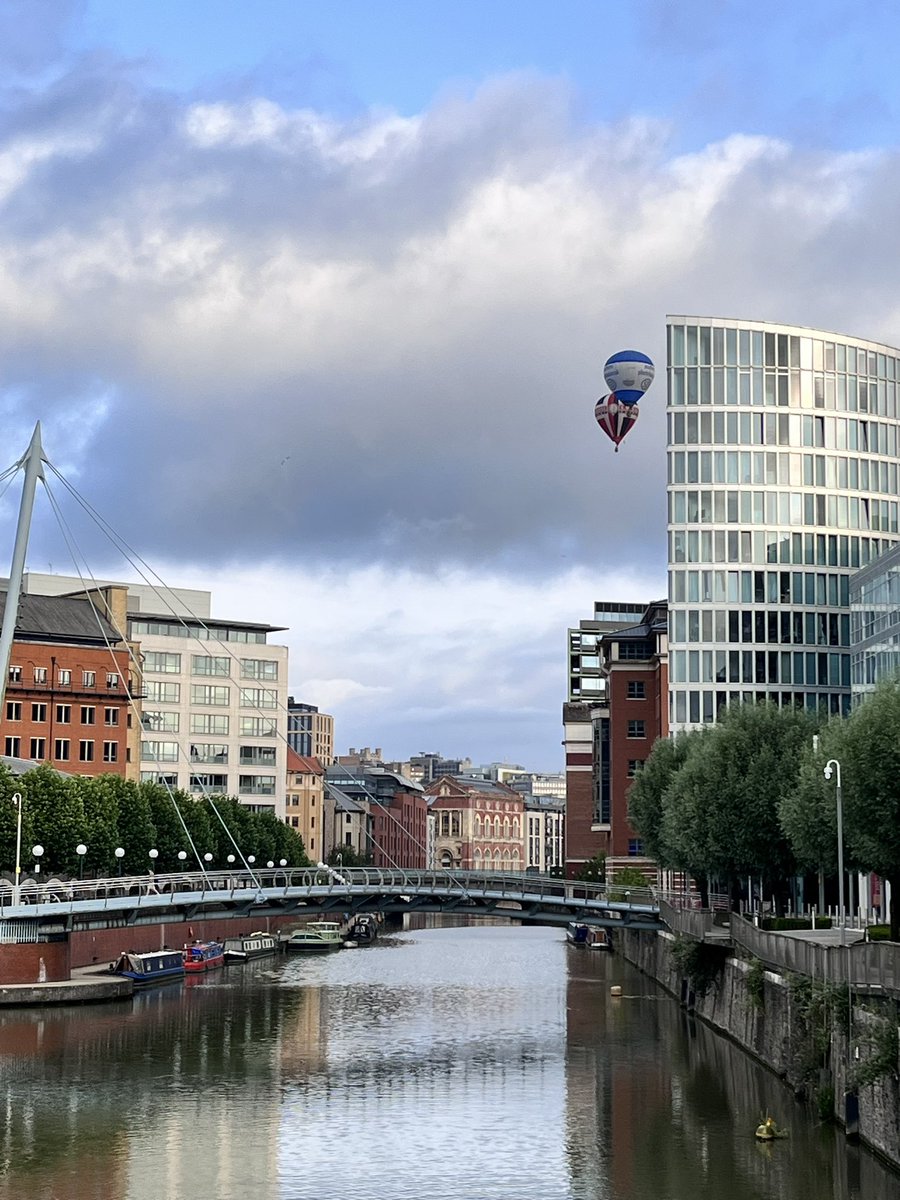 CongasJones's tweet photo. #Bristol #Balloons https://t.co/XdgolhUPyY