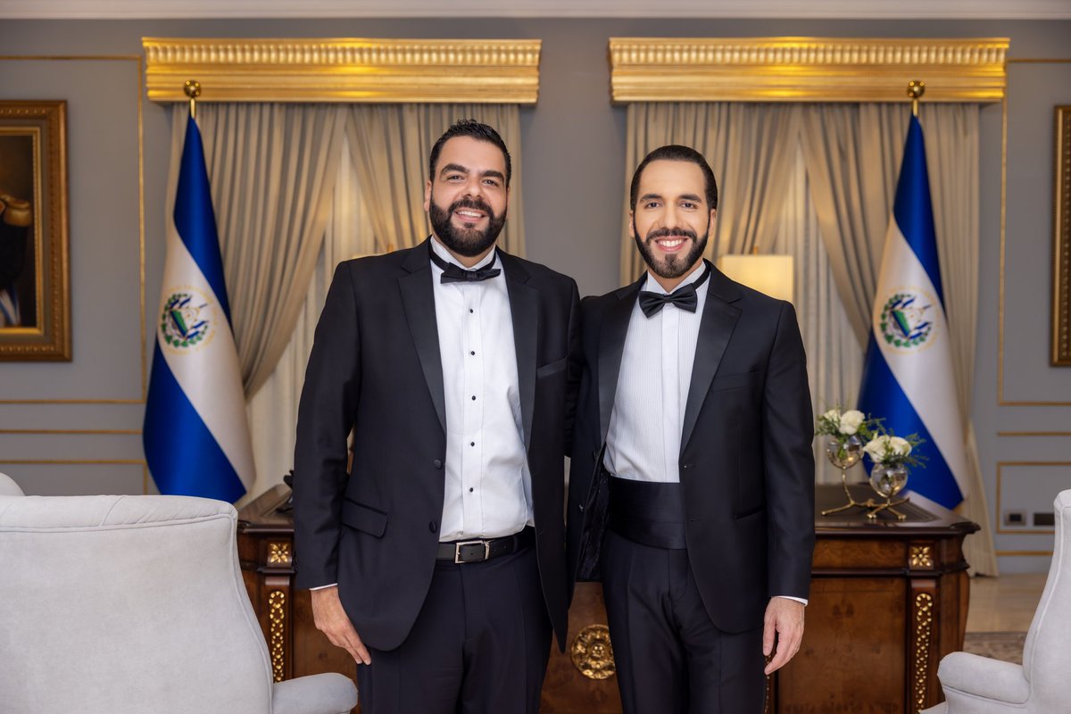 Que Dios te de muchísimos años más para que sigas logrando lo que nadie nunca había hecho por nuestro país. 
Gracias por ser la luz de tantas vidas y por asegurar un mejor futuro para las siguientes generaciones. 
Te admiramos y te queremos. 

¡Feliz cumpleaños, Nayib!