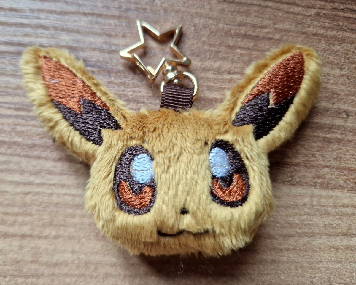 Just made my first plush keychain ✨️ Still need to practice and tweak it a bit but I'm pretty happy with how it turned out! 😊