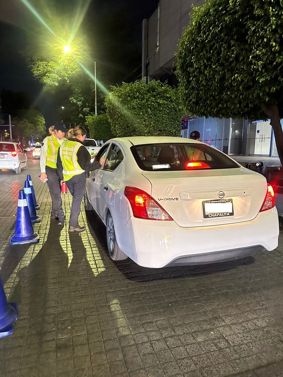 TransporteJal's tweet photo. Se han supervisado 56,943 taxis y vehículos de plataforma (ERT), del 27 de abril de 2022 al 22 de julio de 2024, con el fin de proteger a las mujeres en sus viajes nocturnos. De los cuales son:👇
🚖22,545 taxis
🚘34,398 vehículos ERT
➡️Conoce más en: https://t.co/VkBfoazKQT https://t.co/gZRil5yYpy