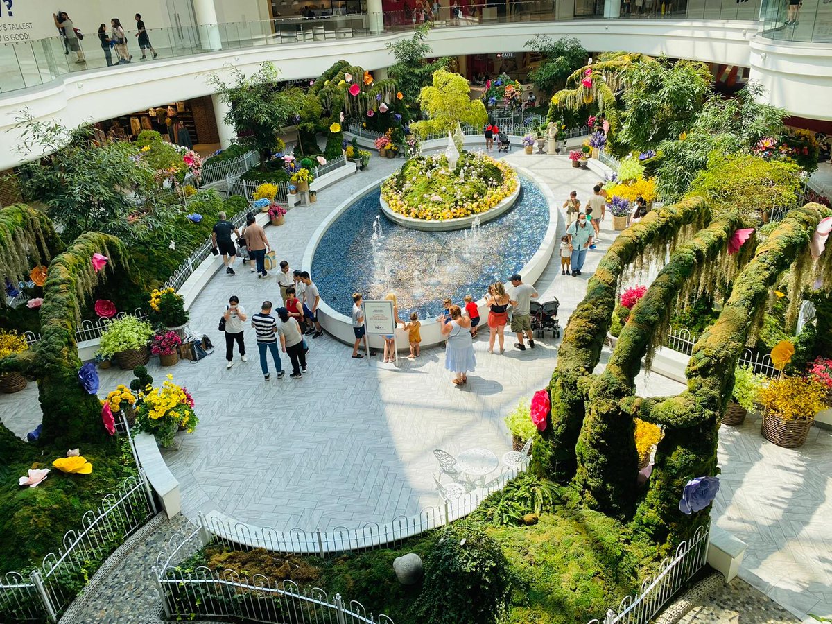 Time to hit the streets for some retail therapy! 🛍️