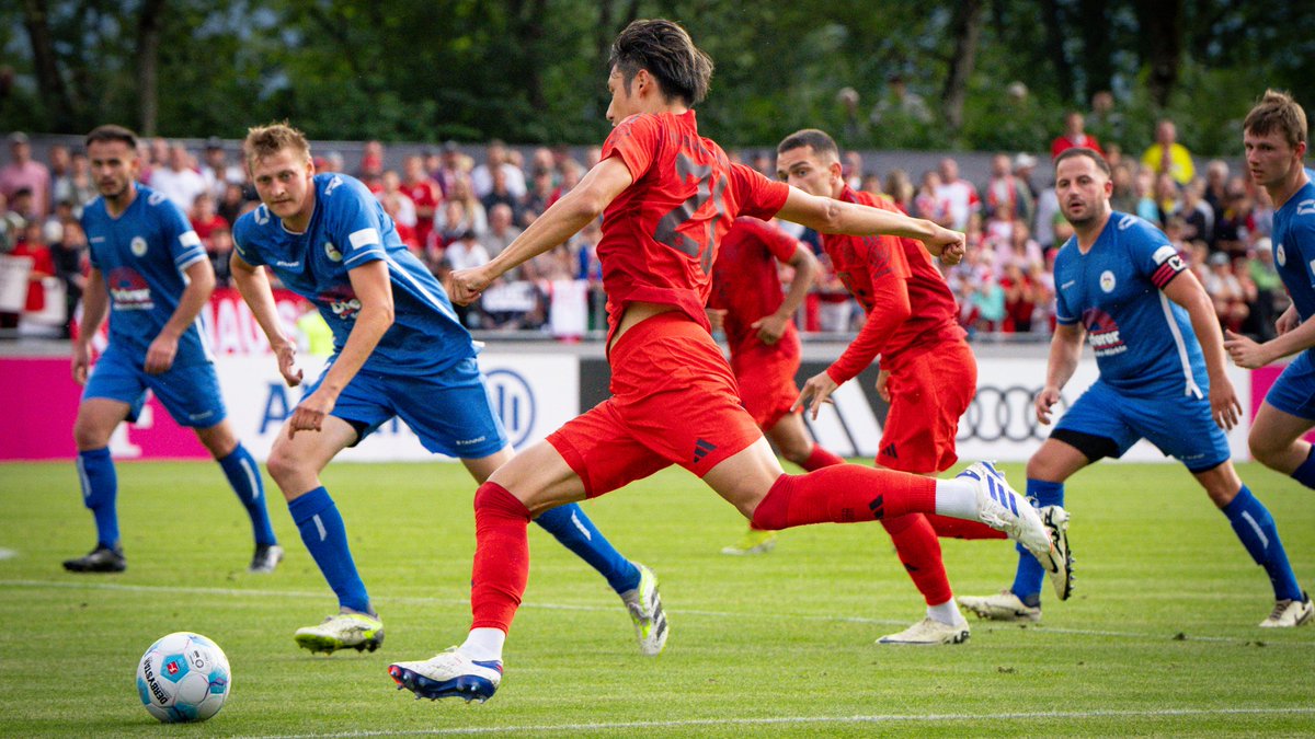 FCBayernEN's tweet photo. 📸 𝘼𝙘𝙩𝙞𝙤𝙣 𝙎𝙣𝙖𝙥𝙨 💨
#FCRFCB #FCBayern #MiaSanMia https://t.co/XpYjt0LNmv