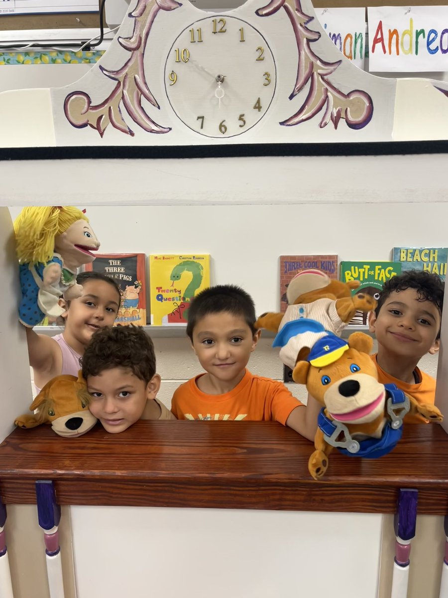 tkrisak's tweet image. Retelling Goldilocks and the Three Bears. Learning through play at summer Eagles @MuziLearningLab @amyreifBF @LTPS1