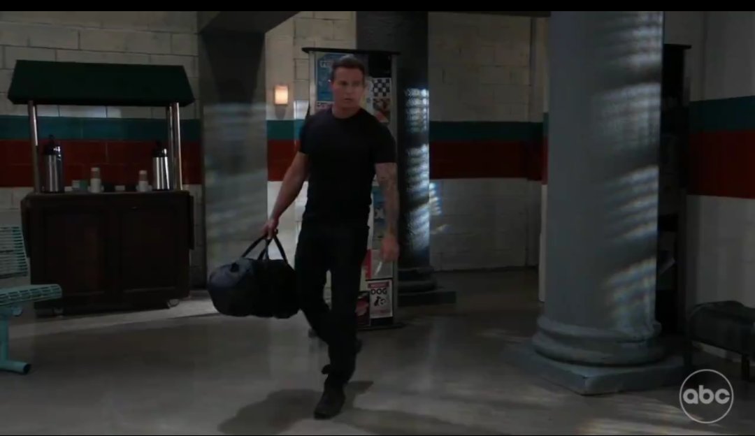 dindeelion's tweet photo. So, whyyyyy is Jason at a regular degular bus terminal like he's going on a field trip to Six Flags? Shouldn't he be in FBI custody? #GH you all are not serious about anything and it shows! https://t.co/jUuxQyOAKo