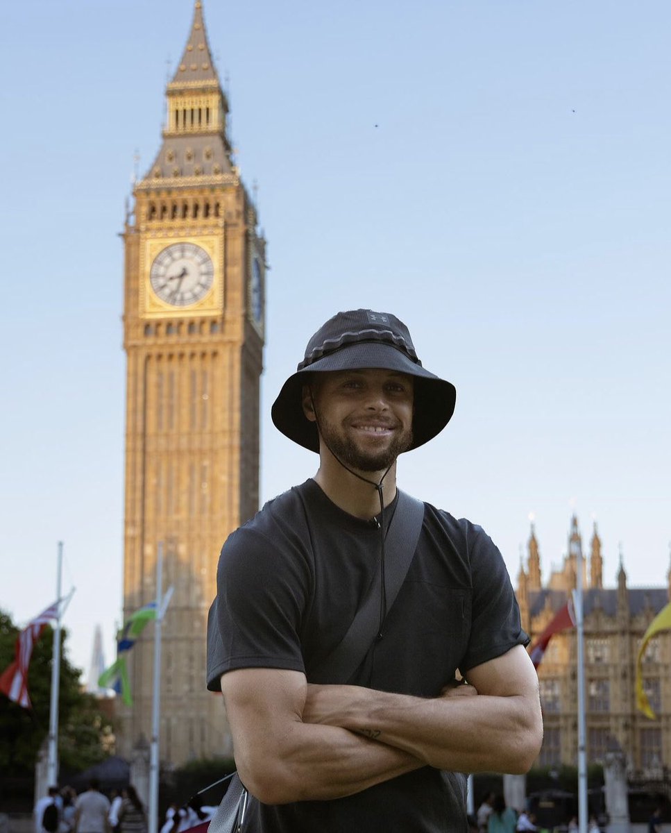 TheWarriorsTalk's tweet photo. Steph in London

(via @StephenCurry30) https://t.co/QTMLJXIIRy