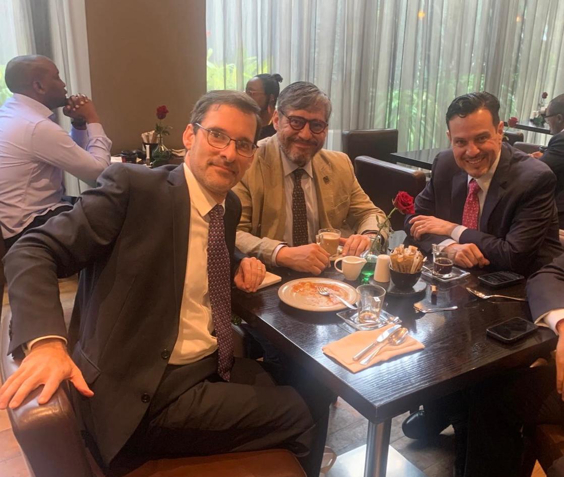 En un grato desayuno de trabajo nos encontramos con el embajador de México en Etiopía, Alejandro Estivill, con quien hablamos de la necesidad de intercambios académicos entre personal académico y de investigación de ambos países, para potenciar el desarrollo de nuestras naciones.