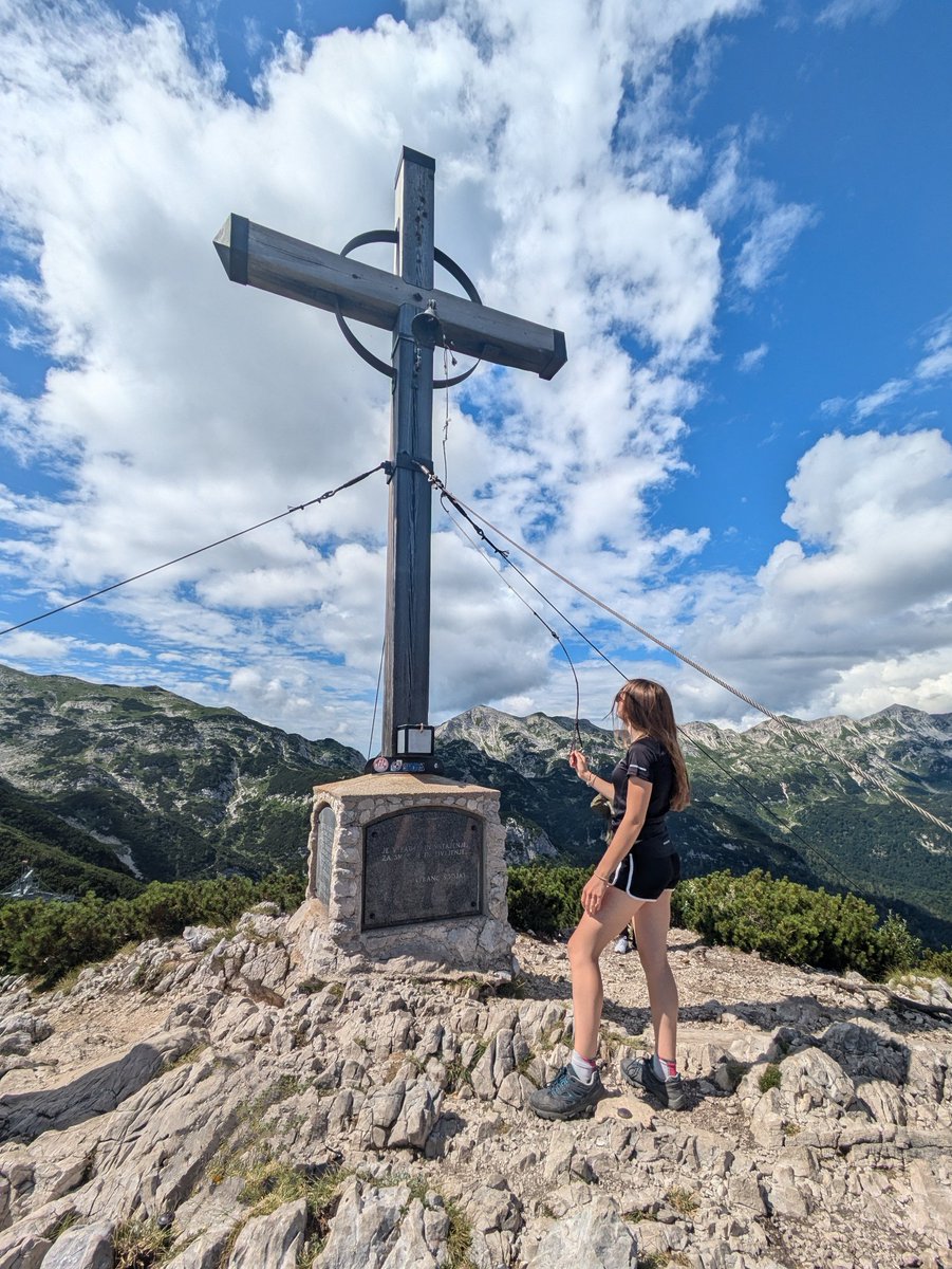 campervanfamfun's tweet photo. What a hike! Sija from the Vogel Gondola. Views of lake Bohinj and then a panorama of the Triglav National Park. Just made it back to the mountain restaurant for beer and chips before the storm came in.
#ReadTourExplore #caravanandmotorhomeclub
@Media_CAMC @AlanRogers
📚☀️😍🇸🇮 https://t.co/33uAV2cxeD