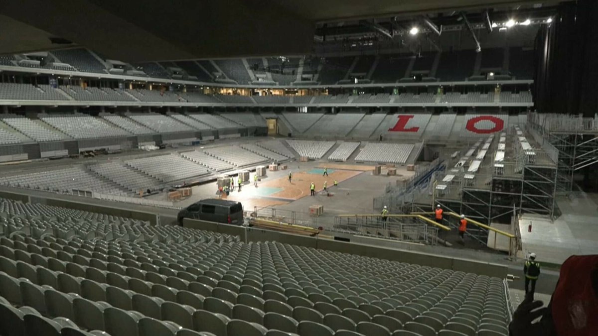 "Il est énorme!": l'équipe de basket américaine impressionnée par le stade Pierre-Mauroy pour les JO 2024
l.bfmtv.com/AlRR