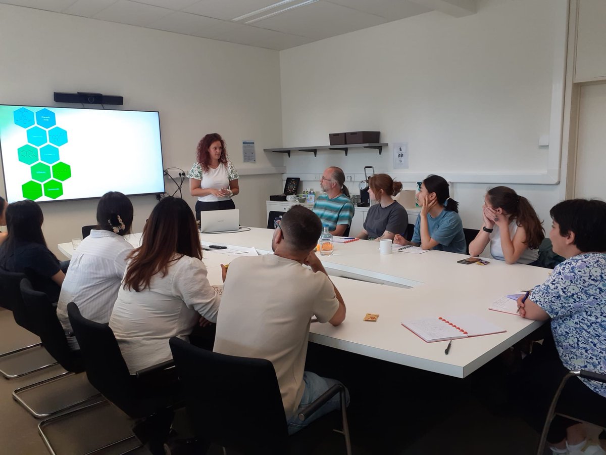GManganaris's tweet photo. Dr. Myrtsi #secondement at @KUL_Postharvest/ @biosystkuleuven
Objectives: to enhance her competencies in #gas #chromatography and to determine #VOCs on #strawberry fruits subjected to #postharvest treatments linked to @PrimesoftE
@HorizonEU
@REA_research
@EUAgri https://t.co/kYXceZUZhr