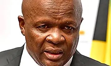 MoyaProf's tweet photo. Mondli says Dr Hlophe didn’t do research on Iran, talking about research to man with published research. 

If that Gungubele had any dignity he’d mention that South Africa canceled oil imports from Iran in 2012 due to increasing pressure and sanctions led primarily by the corrupt United States and the European Union. 

Such big head yet empty.