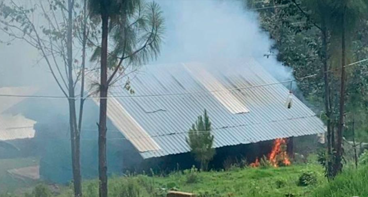 Pau_Rios_'s tweet photo. Pese a «vigilancia» de la Guardia Nacional, incendiaron a Lázaro Cárdenas  https://t.co/alDbFt64jK a través de @portalpagina3 
Información de @DianaManzo31 @estenoesartur y @Ricky_leaks_ https://t.co/h0Eg6YmYf4