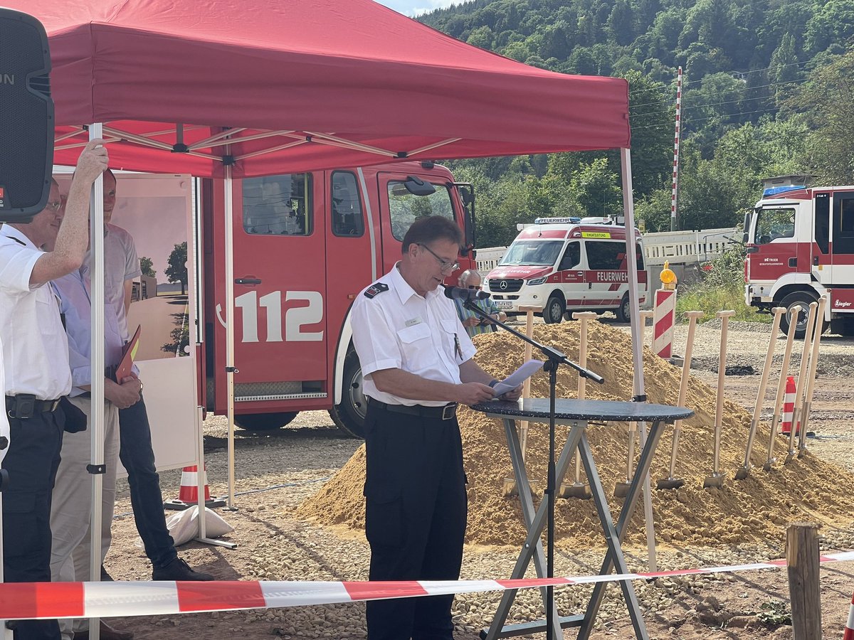 FeuerwehrZewen's tweet photo. Spatenstich Neubau GH Zewen & Euren
Vergangenen Donnerstag fand auf dem Gelände der ehemaligen GVS Kaserne der Spatenstich zum Neubau des gemeinsamen Gerätehaus der FF Zewen und Euren statt.
#feuerwehr #trier #euren #zewen #neubau #gerätehaus #wirfürtrier #wirfüreuch #wirfürzewen https://t.co/gAMldxrXxj