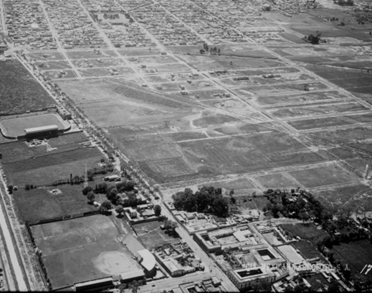 ElSlider's tweet image. El Parque Delta y sus alrededores a comienzos o mediados de los 40.

Por el jardín central y derecho era una auténtica llanura. Había que darle duro a esa bola.