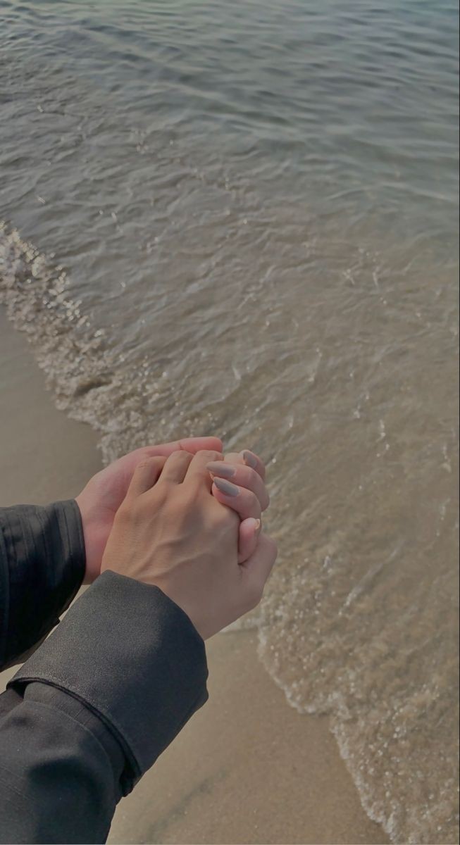 Hands couple (@1pics_) on Twitter photo 
