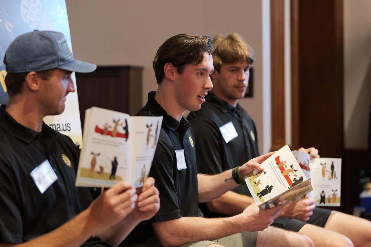 mblclibraries's tweet photo. ☀️ Summer is in full swing! We've been:

🏒 Reading with Blades and @NHLBruins 
🎨 Trying new techniques with @MassArt at @woburnlibrary 
📚 Sharing our summer success stories

#MALibraries #SummerReading #Bruins #SummerSuccess #MassArt https://t.co/tTl4Ezp7gV