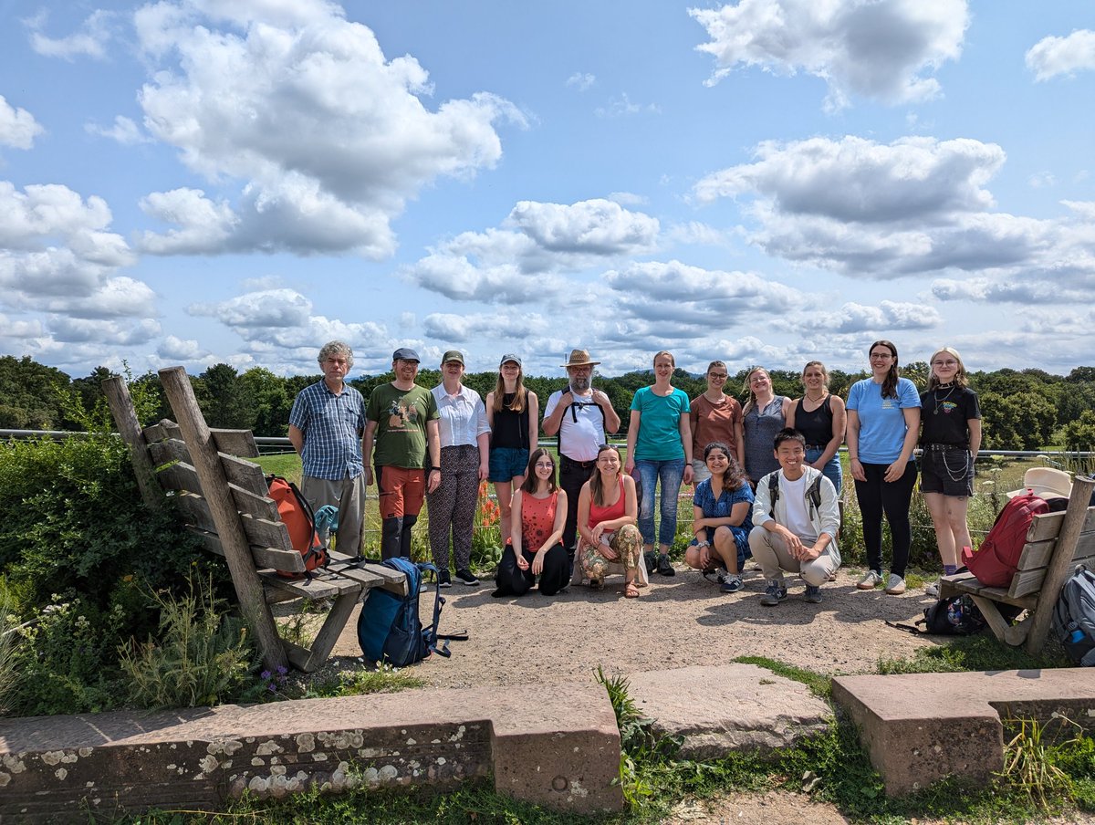 Just came home from our lab outing! We had fantastic weather and enjoyed a lovely walk (and 🍦), a picnic by the lake playing boardgames, and a barbecue! ❤️