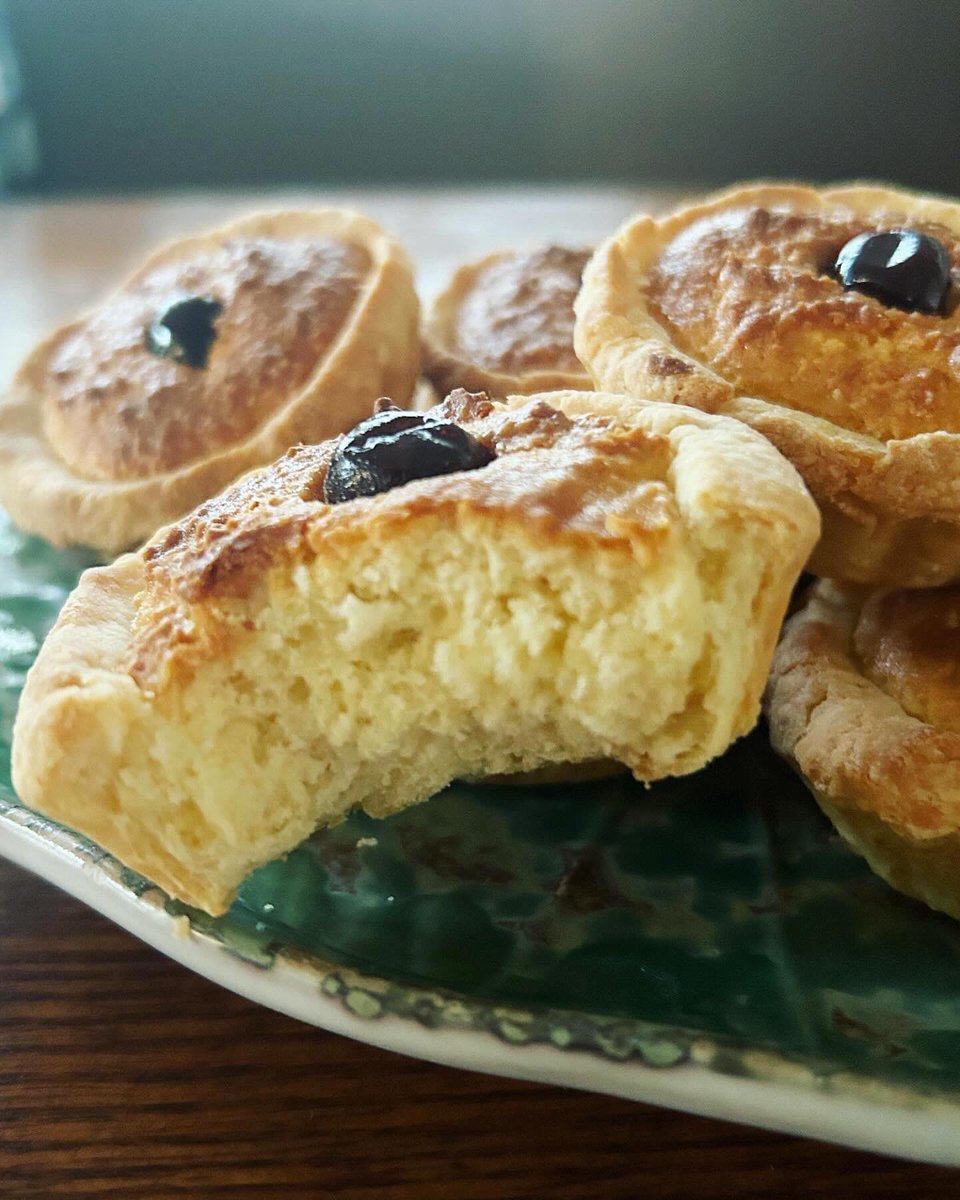 Carolyn Phillips (@madamehuang) on Twitter photo #coconut tarts for <a href="/vp/">Vice President JD Vance</a> — are you all in for <a href="/kamalaharris/">Kamala Harris</a> as our next President?! #椰蓉撻 IYKYK 🥥 🌴 🇺🇸 #coconut tarts for <a href="/vp/">Vice President JD Vance</a> — are you all in for <a href="/kamalaharris/">Kamala Harris</a> as our next President?! #椰蓉撻 IYKYK 🥥 🌴 🇺🇸