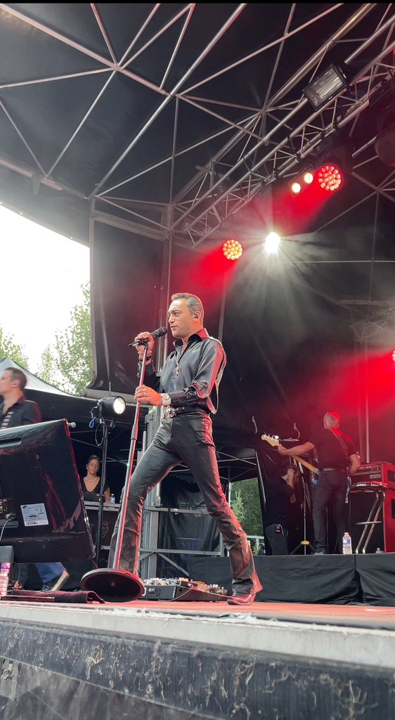 🔥🎸 La quatrième soirée des Heures Vagabondes de la #Vienne avec Jean-Baptiste Guegan c'est maintenant ! 

Le public est venu en très grand nombre pour participer à la fête ! Vous y êtes ? 😍