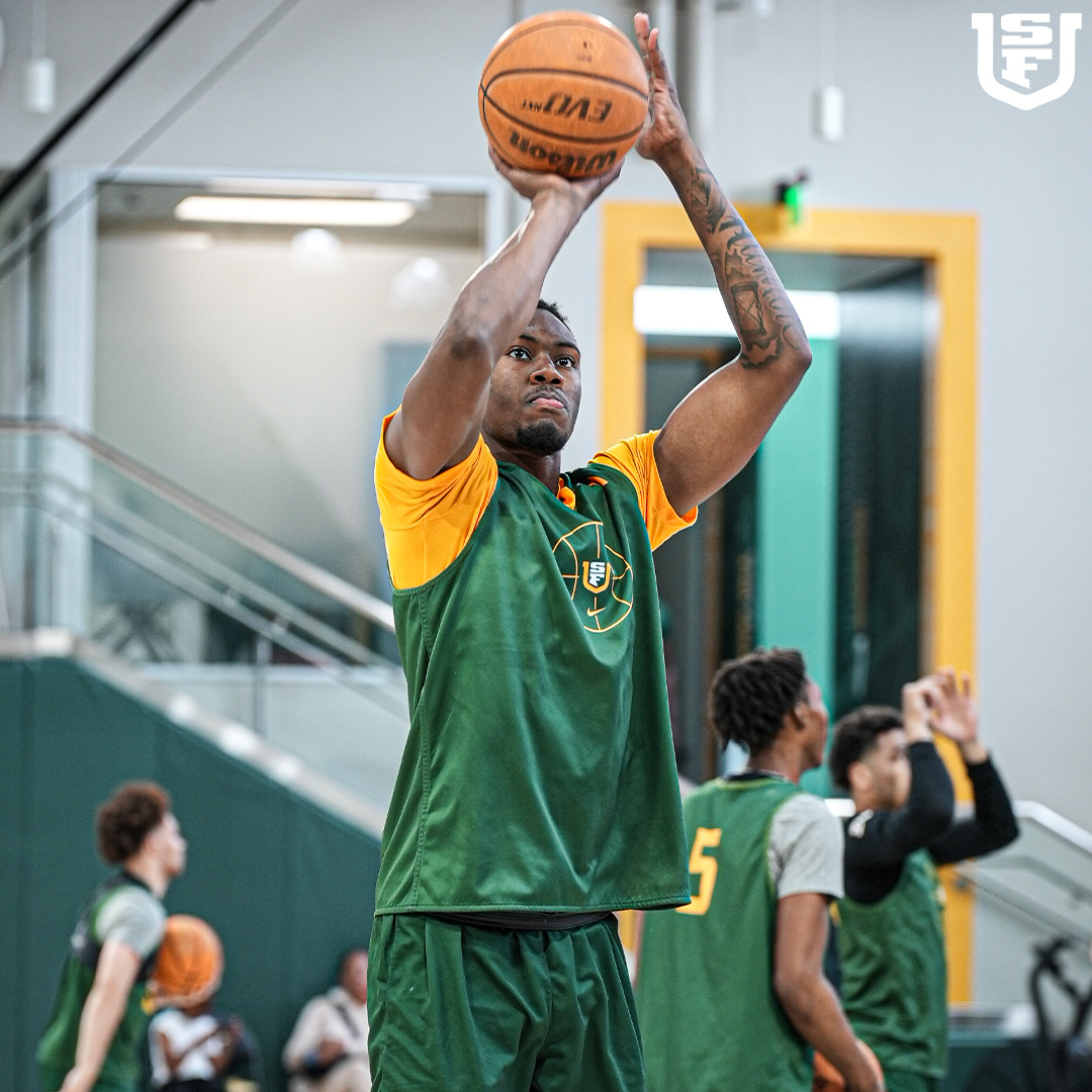 USFDonsMBB's tweet image. Wishing a Happy Birthday to our guy Carlton 🥳

Enjoy the day @TheOneTwo_ !

#USFDons | #WCChoops