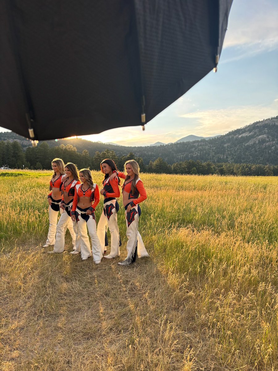 Dreaming of our photoshoot in Evergreen, CO! Have you explored this beautiful area before?