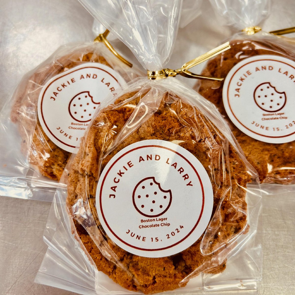topshelfcookies's tweet image. Love is sweet, but these custom labeled cookies are even sweeter! 💕🍪 Celebrate the happy couple with these delectable wedding favors, personalized just for you. #WeddingFavors #CustomCookies #HappilyEverAfter 🎉