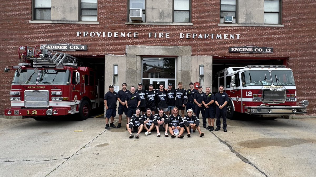 FriarsHockey's tweet image. 𝙁𝙧𝙞𝙖𝙧𝙨 𝙄𝙣 𝙏𝙝𝙚 𝙉𝙚𝙞𝙜𝙝𝙗𝙤𝙧𝙝𝙤𝙤𝙙 

Honored to visit the crew at the Admiral St Firehouse (Engine 12/Ladder 3) today. Appreciative of everything they do.