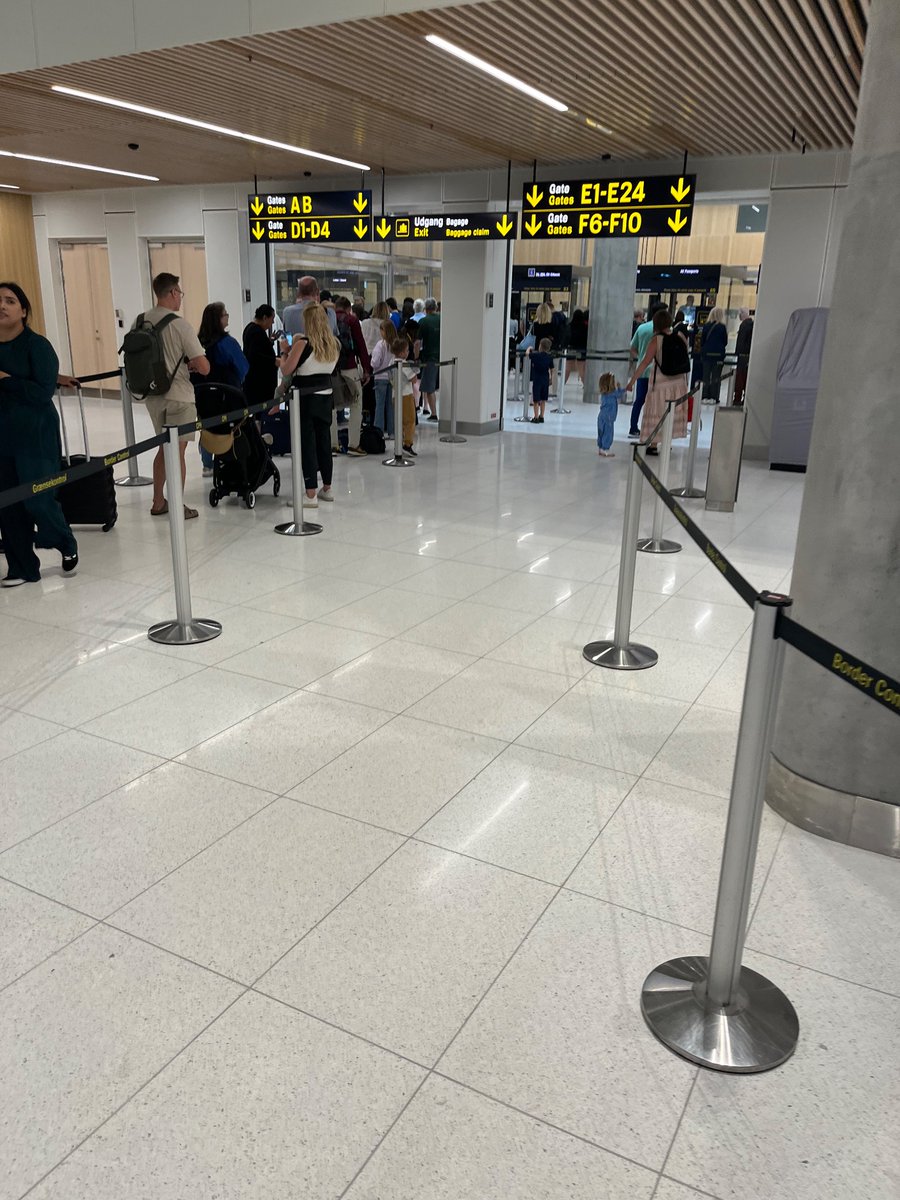 BillyRodaway's tweet image. Copenhagen no queue for Brits, big one for those EU types