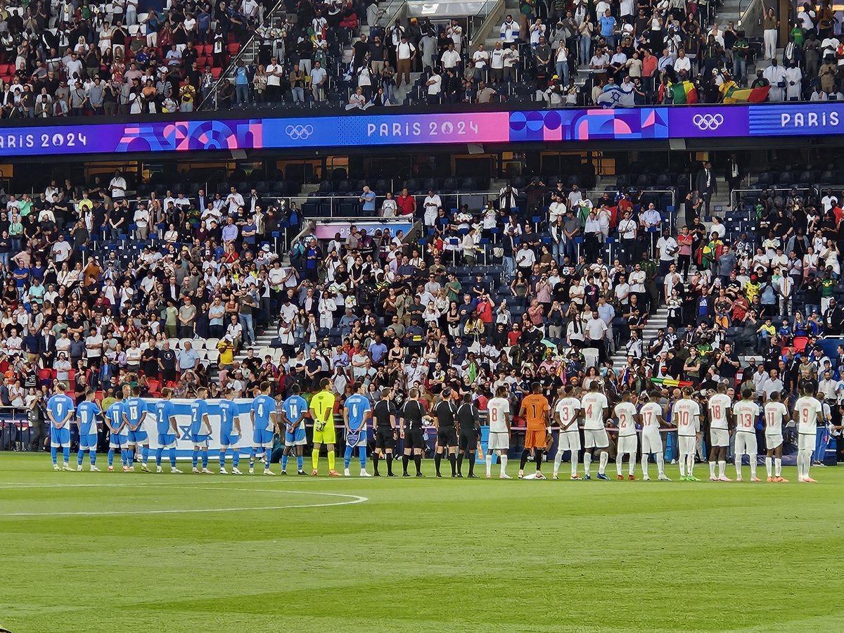 CarolineDervil's tweet photo. Face à la haine un seul cri celui de l'amour du #football, de l'olympisme et du cœur ; nous sommes avec vous au Parc, pour un soir, pour la vie...🇮🇱🎗. At Parc des Princes for #Israelteam ! #IsraelvsMali #amisraelchai  @Israel @ISRAELFA https://t.co/0GWdDNMDRs