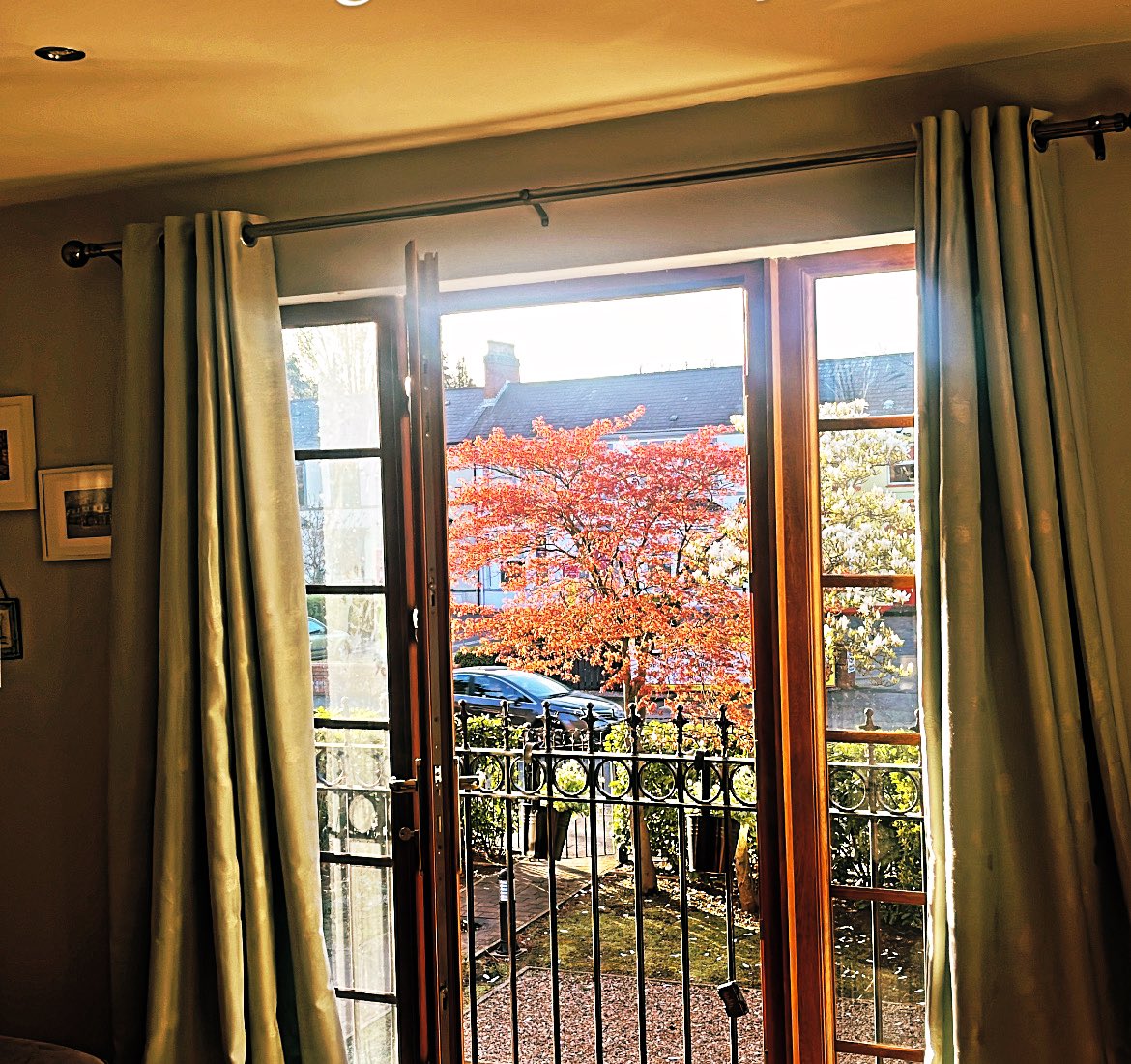 How do people pack up a house? I have had a mental breakdown doing the minimum packing for an apartment - shoutout to <a href="/Tonetoise/">Patrick Toner</a> for doing most of it! Last night in our wee apartment 🥰