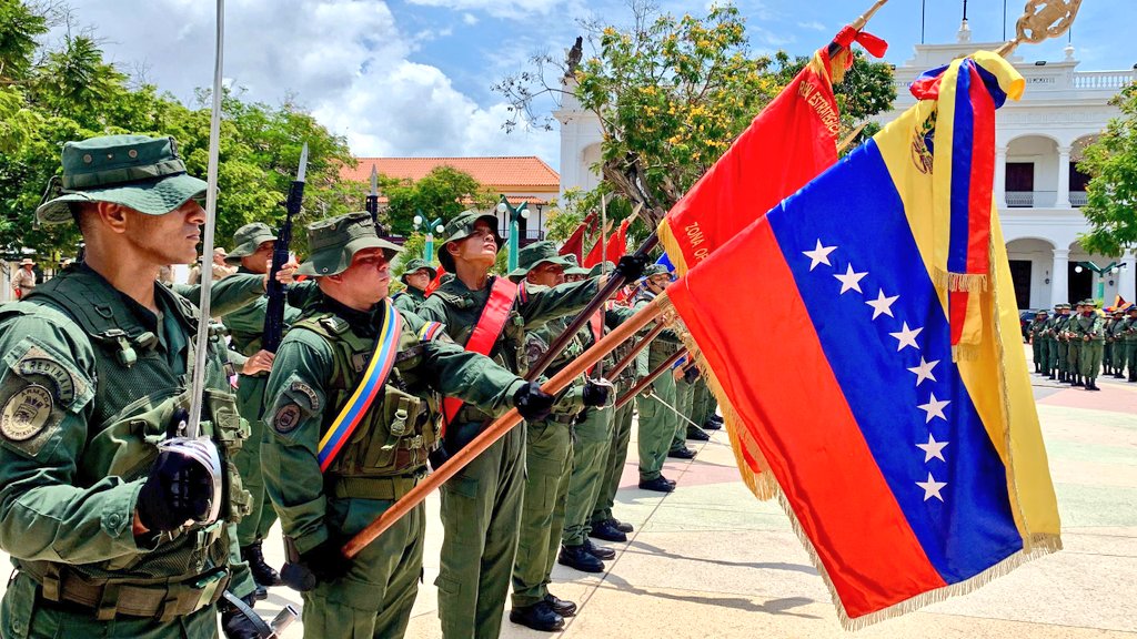 #EnFotos📸|| Hoy conmemoramos 241 años del natalicio del Gigante de América, nuestro Libertador Simón Bolívar. Forjador de la independencia de cinco naciones, quien dejó un legado de lucha, valentía, justicia y determinación en los pueblos del mundo. Y Día de la <a href="/ArmadaFANBVzla/">Armada_ve</a>.