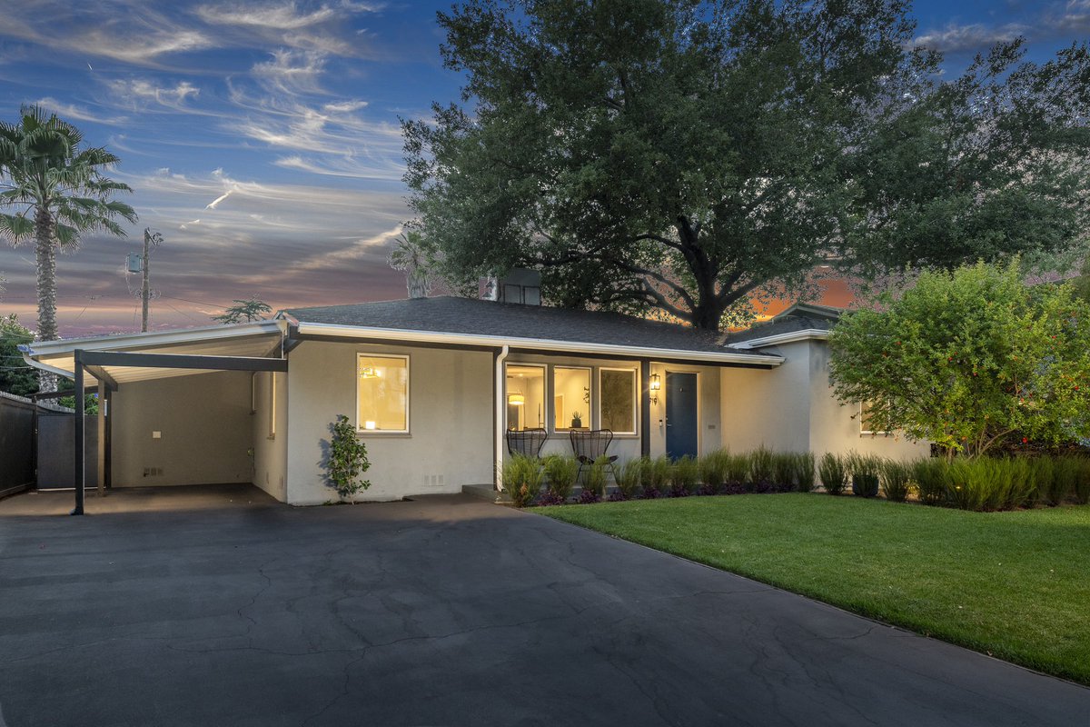 RogerPerryLA's tweet image. FOR SALE! 

4919 Biloxi Ave

$1,750,000

3 bd • 3 ba • 1,967 sq ft

Entertainers’ paradise with indoor/outdoor flow. Covered, oversized loggia is perfect for outdoor dining or lounging around a firepit. Sitting on a 8k sqft flat lot with ebony, wood floors, and updated systems!