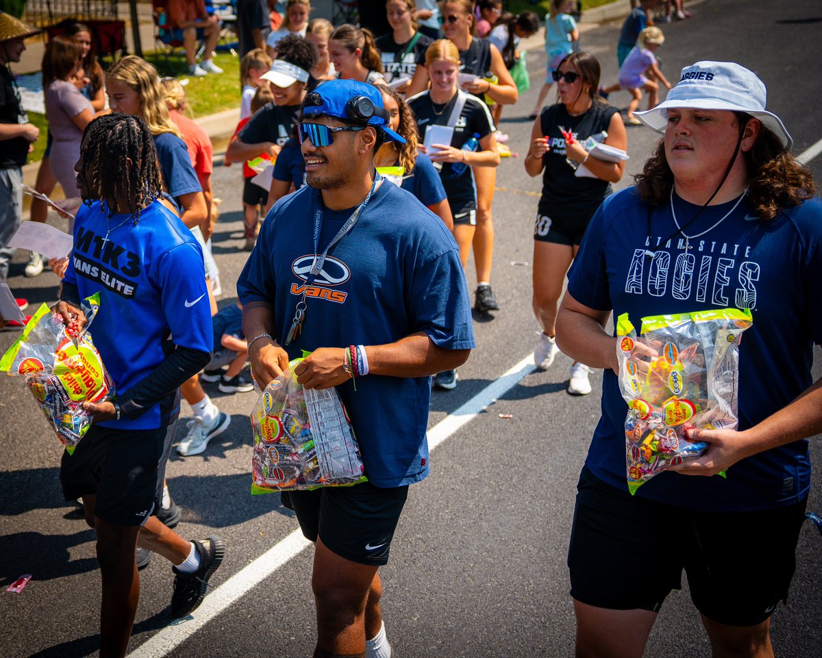 USUFootball's tweet photo. Pioneer Day parade!!🤘

#AggiesAllTheWay https://t.co/Ot7JpqqBUP