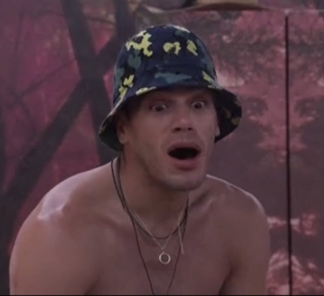 me watching the angela vs. matt fight like i didn’t watch it live on the feeds #BB26: