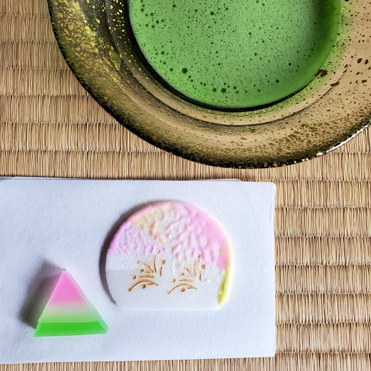 camelliakyoto's tweet photo. 🌿🍵CAMELLIA ONLINE STORE😋🤲

Both our teahouses have small shops where it is possible to purchase tea bowls, caddies, teapots, and everything you need to make the perfect bowl of matcha.

And from today, we also have an online store🙇‍♂️🙌⤵️
https://t.co/DjAJdnbtdd

#teaceremony https://t.co/WJTNbP19Aa
