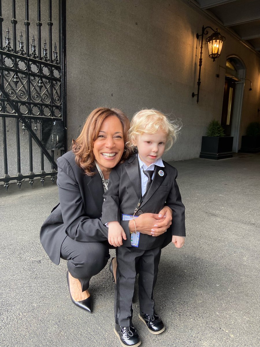 DuwaneRager's tweet photo. @KamalaHarris, I hear you’re looking for a VP candidate 👀 https://t.co/jZjSbMBlRL