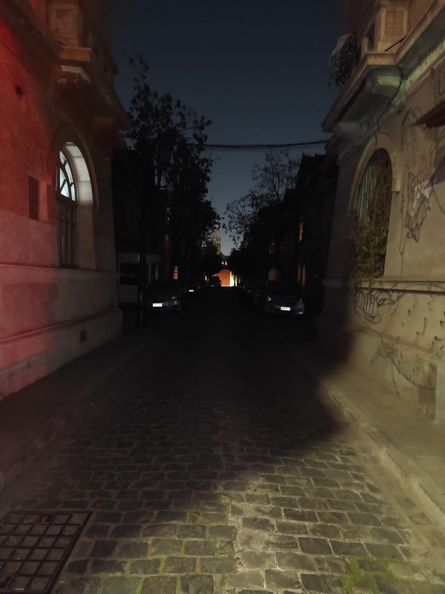 Inverosimil: vecinos de Pasaje Hurtado Rodríguez en Barrio Yungay, llevan 177 horas sin luz en sus casas y <a href="/EnelChile/">Enel Chile</a> <a href="/Enel_Informa_CL/">@Enel_Informa_CL</a> aún no repone el servicio.
Desde las 4am sin luz, a 10 metros de la casa del Presidente.
Inconcebible el mal servicio de la empresa.