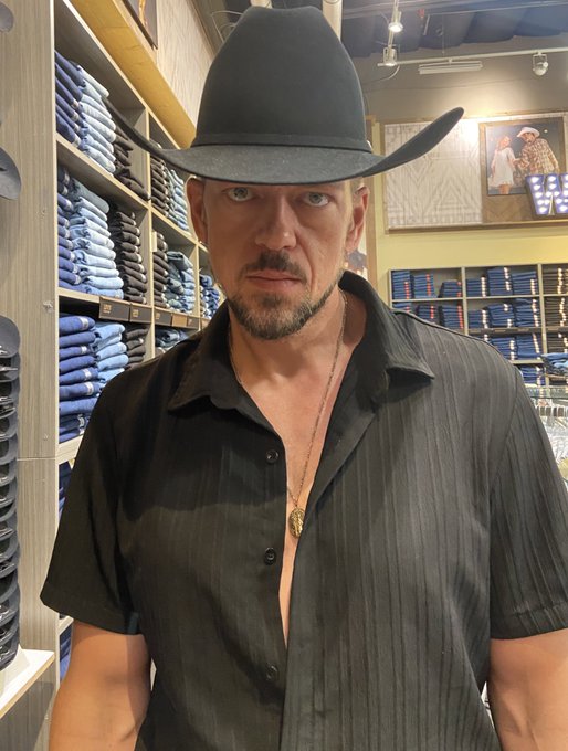 Howdy. https://t.co/S6eZ8y0JMi