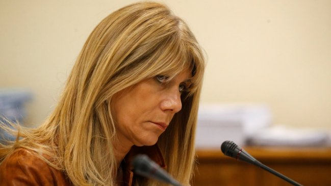 estamosconboric's tweet photo. A pesar que la ley lo prohíbe, Ximena Rincón podría postular al Senado por 3ra vez. En 2014, dejó el Senado para ser ministra y según ella no completó su periodo - por diferencia de "horas". Sus ansias de poder la llevaron a consultar al Servel. El Tricel resolverá el insólito https://t.co/88h1b7b3G6