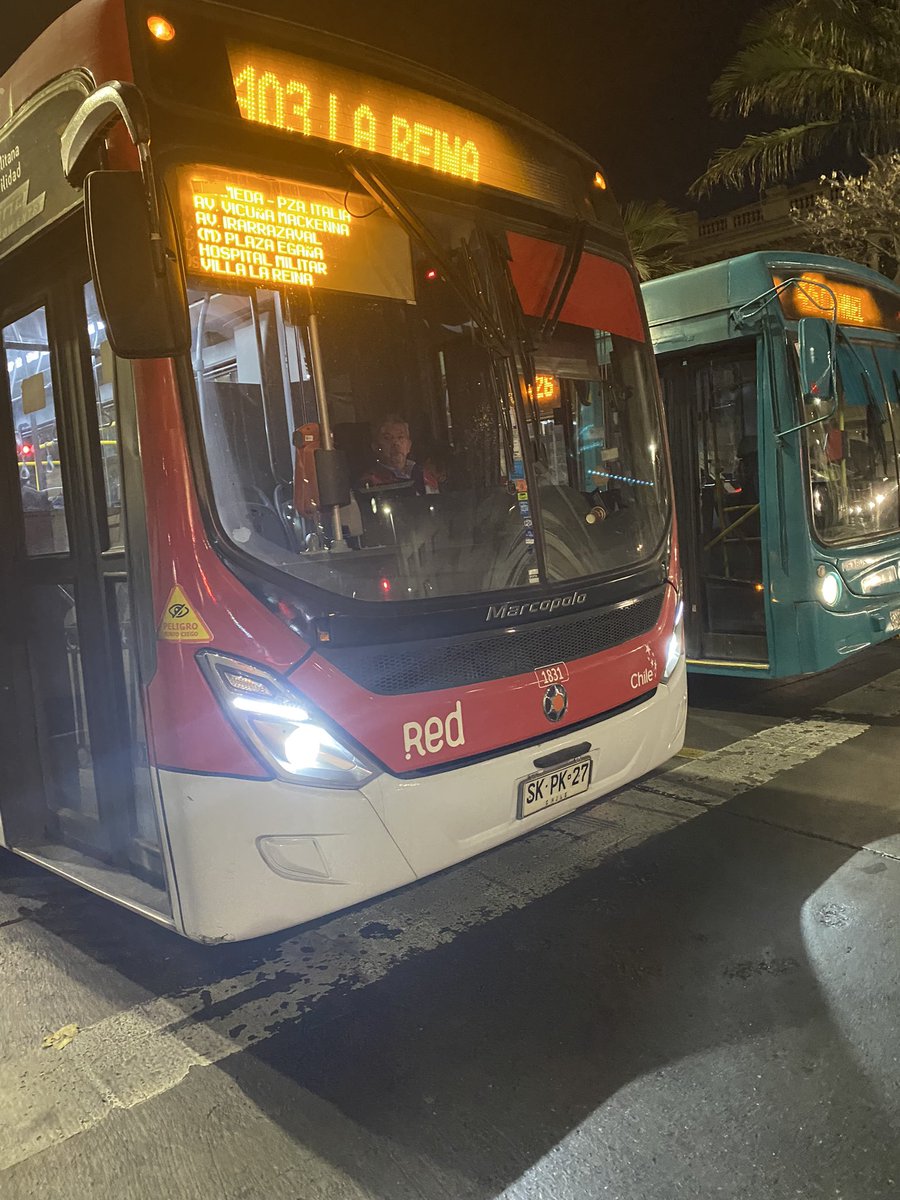 Camiurquieta1's tweet photo. Hasta cuando los choferes no abren las puertas en los paraderos?? Uno corriendo y pasan de largo wnes mala clase. Le tomé la foto y automáticamente me abrió la puerta. Aprendan a ser gente !! @Red_Movilidad https://t.co/TYVBr4IcQ1