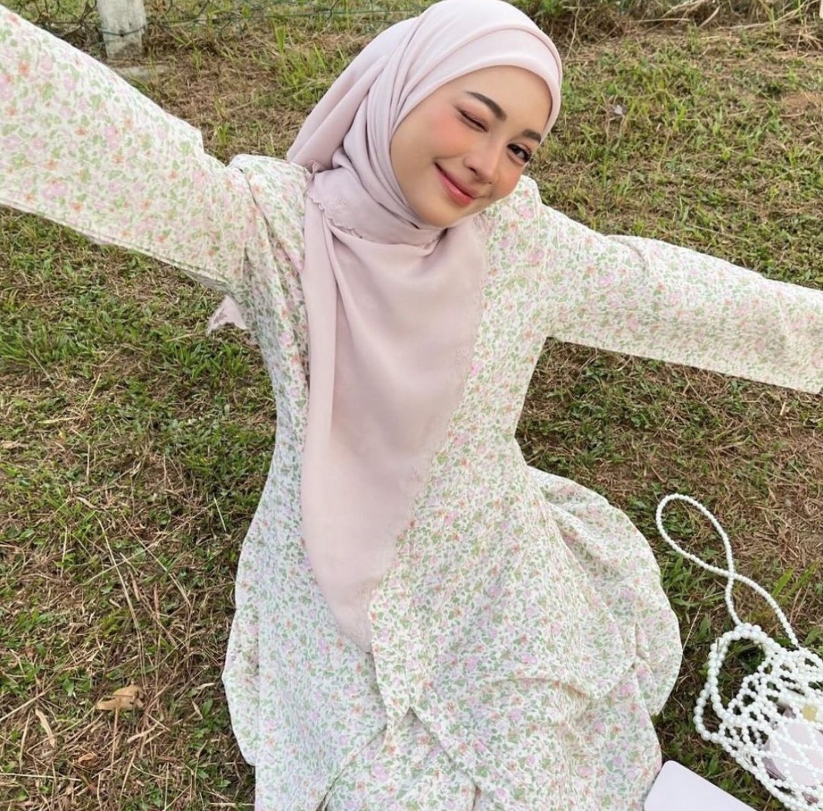 Elzahraa__'s tweet photo. Suka nya lahai kalau baju kurung loose mcmni, nampak selesa sangat ye. Auto jadi ayu pulak tu 😍 https://t.co/KpmL0GMGIk